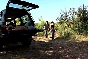 alexia vendome invites a stranger in to fuck her with her boyfriend 😈