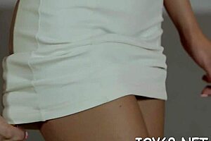 i'm a teen stuffing my snatch with dildos, feeling so horny with toys and fingering.