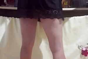 Employee has hot ass at work.