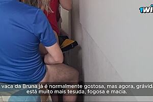 Casada Recebendo Muita Porra E Vazando Pela Buceta