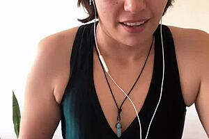 Learning German with a Curvy Brunette