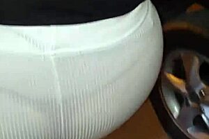 Encuentro A Una Madura Puta Con Un Culo Enorme En La Calle Usando Hilo Rojo Transluciendo Le Hago Propuestas Para Follar Y Acepta