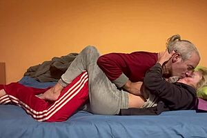 Wife enjoys multiple orgasms in homemade creampie session