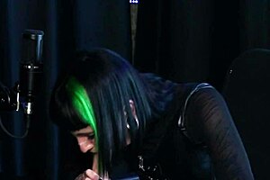 safada gótica demonstra seu boquete tem os peitos chupados depois de dizer que se relacionaria com fãs - carol rhcp sheer red 😈