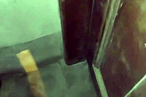 Encuentro A Una Madura Puta Con Un Culo Enorme En La Calle Usando Hilo Rojo Transluciendo Le Hago Propuestas Para Follar Y Acepta