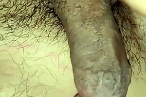 sinakyan ko ang titi ni bagguetzz sa upuan pag matigas