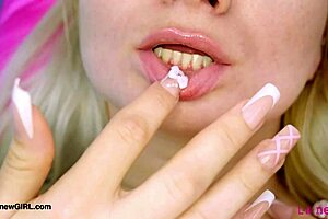 Graceful and golden blonde shows her sexy body 😍