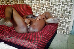 Queensandypussy Craves Those Who Want to Fuck Her Creamy Pussy