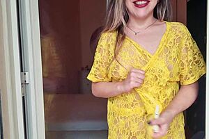 Gostosa Safada Arranges Room Without Panties