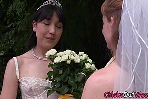 Lesbian aussie bride gets fingered outdoors