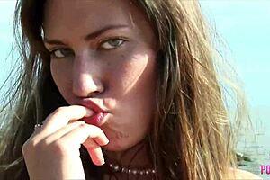 Beach babe juliette cums hard from finger-banging tight cunt