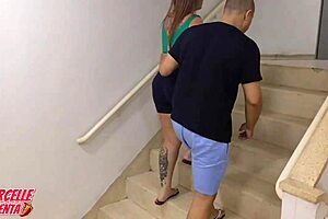 Casal Encontra Vizinha Tarada Na Escada Do Prédio E As Safadas Entram Na Piroca Do Dotado