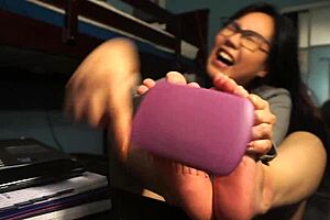 I Tie My Toes And Self-Tickle For Foot Fetish Pleasure