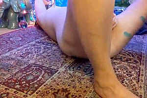 Hotwife Steffi August hosts a pussy party.