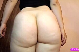 Latina PAWG twerking naked, big ass shaking in your face