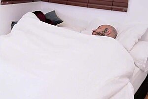 Nurse visits patient home for care