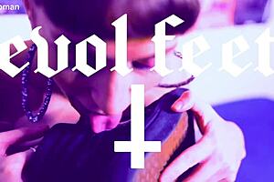 i can make you cum with my vans sneakers 😍