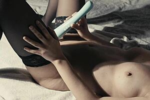 I masturbate with my new hitachi friend it made me squirt a little