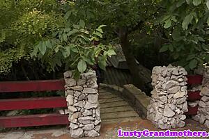 Watch this gilf get banged doggystyle outdoors!