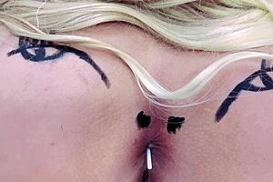 Mentes Maliciosas Vão Dizer Que É Um Cu Rosinha Chupando Pirulito Completo No Sheer E Red