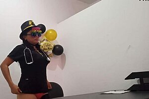 i'm bored at work and inserted a butt plug to get aroused as an office slut