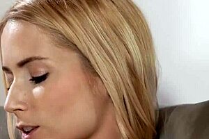 Petite Big Tits Milf Gets Pussy Railed Hard After Dinner Date