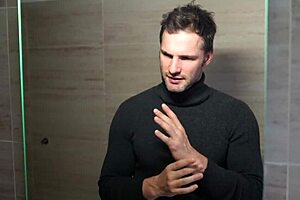 I cant beleive this horor full body latex sute threesome wit Tru Kait, its so intence!