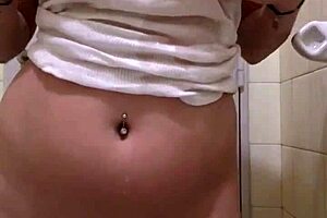 She sends video showing big tits and wetting in bath