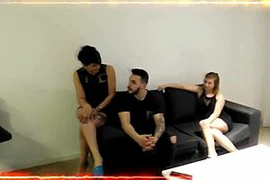 Con mi amiga nos cojimos al compañero de mi hijastro