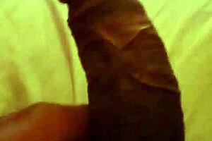 Built9 seeks a white bottom who loves big cocks