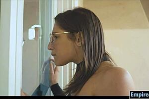 sexy babe gets her pussy fucked and squirts all over