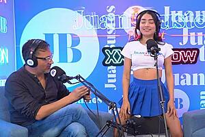 I cum hard on the sybian machine.