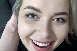 Beautiful Milf Shows Off Her Sexy Pink Pussy!