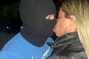 MINHA ESPOSA DANDO PRA OUTRO NA AREIA DA PRAIA, FIRST TIME WITH TATTOOED BEAUTIFUL ASS AND HUMILIATION