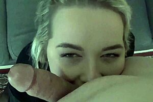 Beautiful Milf Shows Off Her Sexy Pink Pussy!