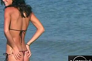 Jessica exclaims, 'My bikini hot sexy dance on the beach!'