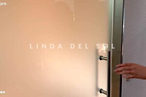 Linda Del Sol Bathes in Tub!