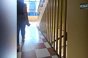 Sexo Por Dinero Real Mamá Soltera Culona Es Abordada En La Calle Mientras Regresaba A Su Casa Y Acepta Coger Con Pervertido Por Dinero En Efectivo