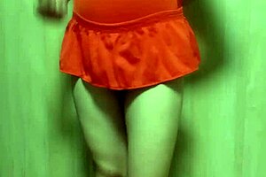 i train cute girl in swimsuit to take huge anal plug