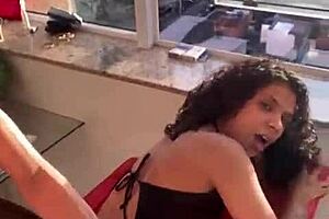 Casal Fode Na Janela De Prédio Para Os Vizinhos Verem