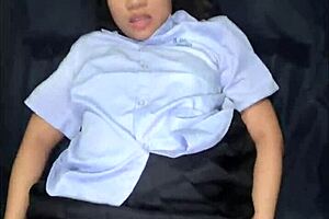 Je Me Fais Bais� Dans Mon Uniforme Scolaire Par Un �tranger Blanc Et Il M�jacule Sur Le Visage