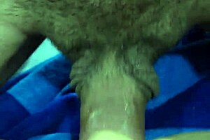 mi mejor amiga se masturba frente a mi y luego pide mi verga adentro sin condon le gusta metersela con desesperacion