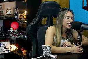 Bianca Demarchi Mostra A Silhueta Do Seu Corpo Morde A Orelha Do Ruan E O Pescoço Que Tesão - Podcast Pópum No Barraco