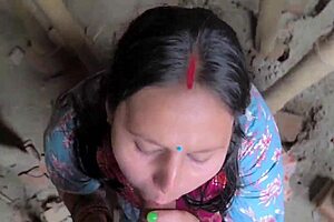 Women Labour Fuck Contractor For Extra Money Earnings