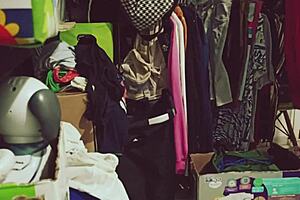 Bbw gordita mexicana doing cleaning in the room