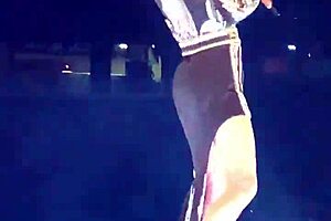 Loirinha fucks cuzinho de beyf intensely.