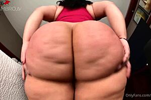 Nixlynka shakes her big curvy latina ass while talking dirty and showing chubby body