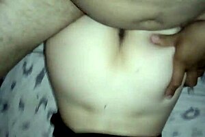 le gusta boca abajo y se queja