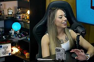 Bianca Demarchi Mostra A Silhueta Do Seu Corpo Morde A Orelha Do Ruan E O Pescoço Que Tesão - Podcast Pópum No Barraco