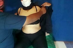 Playing With The Pussy Of A Horny Female Security Guard Until She Squirts.